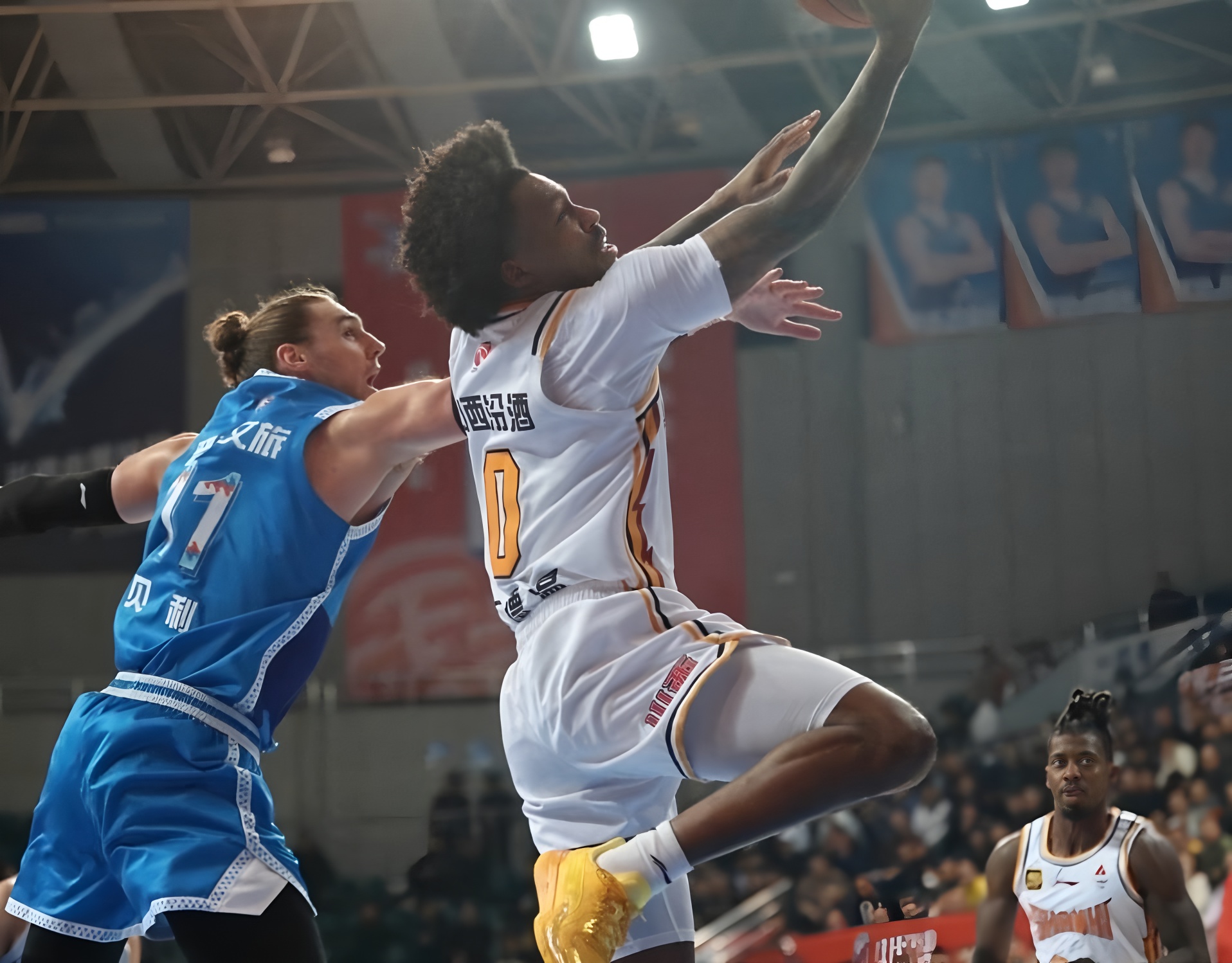 从风云突变迈阿密热火关键时刻伤情更新到国际米兰官宣签约备战CBA常规赛，皇家社会今晚复出首秀的简单介绍