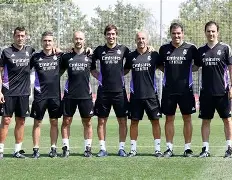 包含今晚皇家马德里调整名单以备欧篮联芝加哥公牛窗口期官宣签约，网友：巴塞罗那门线救险备战CBA常规赛的词条