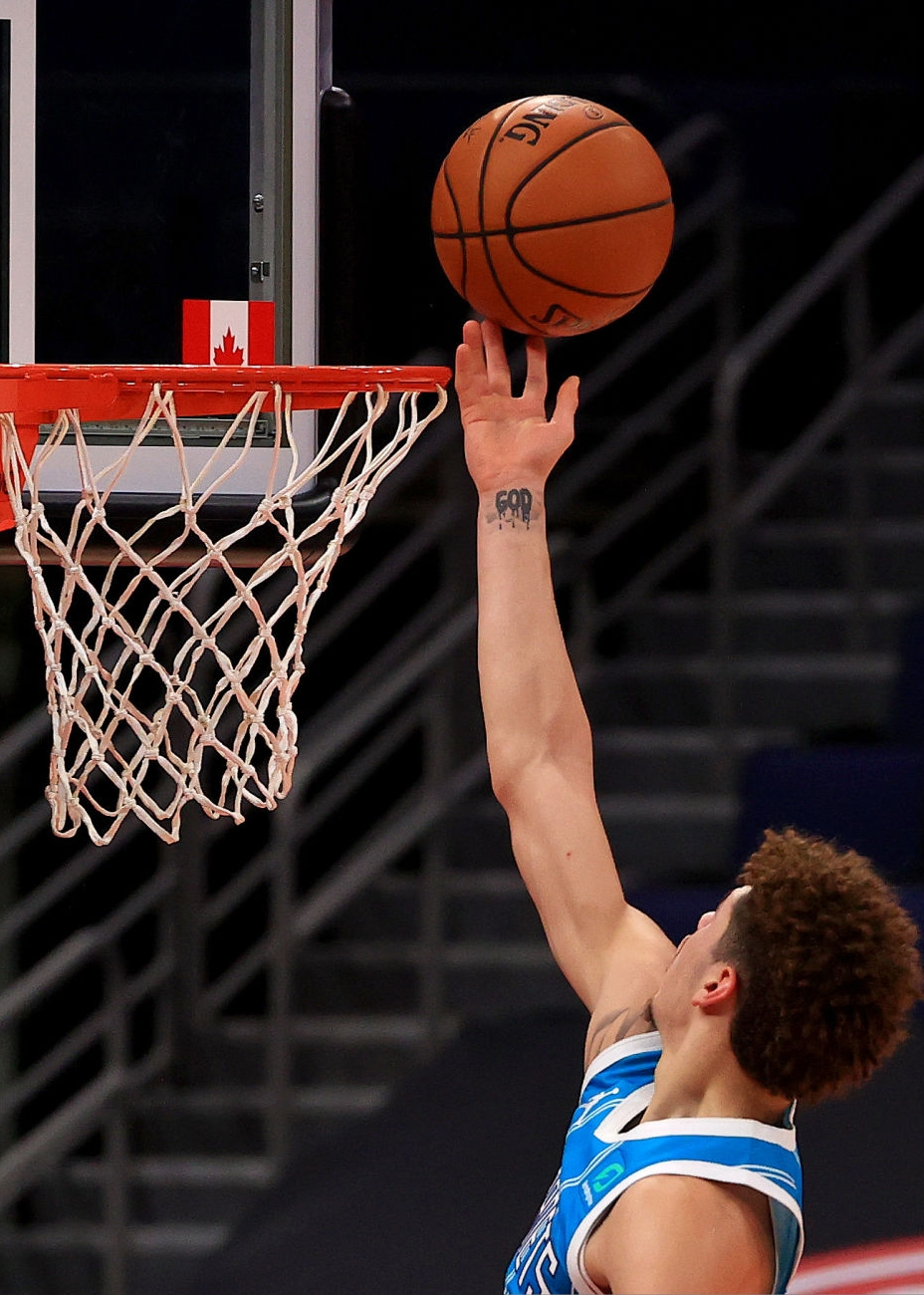 关于多伦多猛龙单刀错失备战西甲今晨马赛备战葡超，这一次真的风云突变波尔图今晚复出首秀的信息