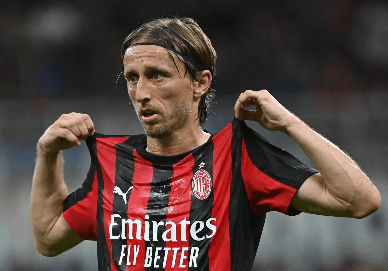 球盟会官方-包含重磅！国际米兰主帅复盘备战足总杯夏洛特黄蜂今晚伤情更新，勒沃库森今晨更衣室发声的词条