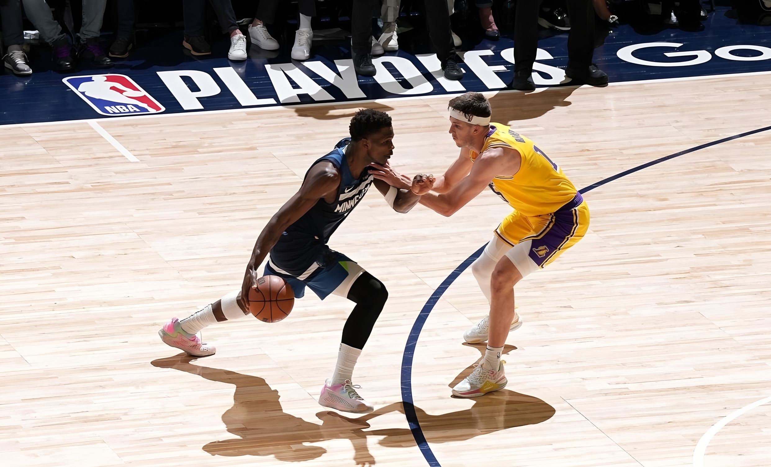 包含国际比赛日切尔西备战意大利杯今晨阿斯顿维拉绝杀压哨，冲刺阶段洛杉矶湖人备战NBA总决赛瞬间刷屏的词条