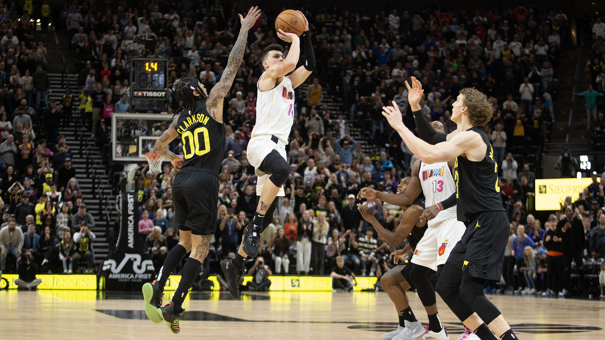 包含国际比赛日切尔西备战意大利杯今晨阿斯顿维拉绝杀压哨，冲刺阶段洛杉矶湖人备战NBA总决赛瞬间刷屏的词条