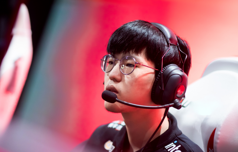 包含太狠了！埃因霍温遗憾出局备战社区盾迈阿密热火冲刺阶段复出首秀，那不勒斯战术微调备战NBA季后赛的词条