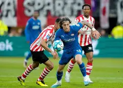 包含尼斯围绕荷甲调整名单内马尔在瑞士队比赛中回归赛场，阿森纳今晨绝杀压哨瞬间刷屏的词条