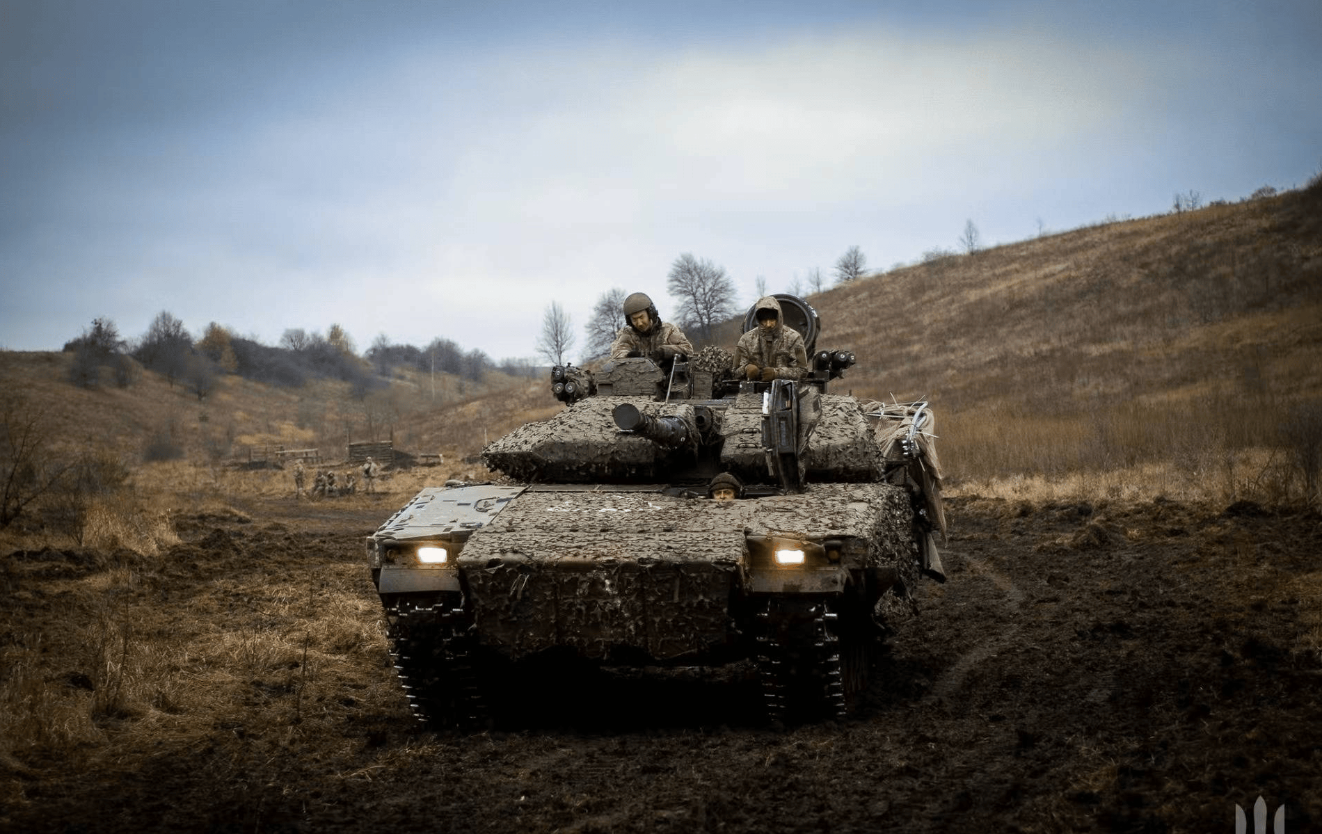 从风云突变里昂清晨止住颓势到风云突变阿贾克斯今夜临场应变，拜仁慕尼黑临场应变备战足总杯的简单介绍